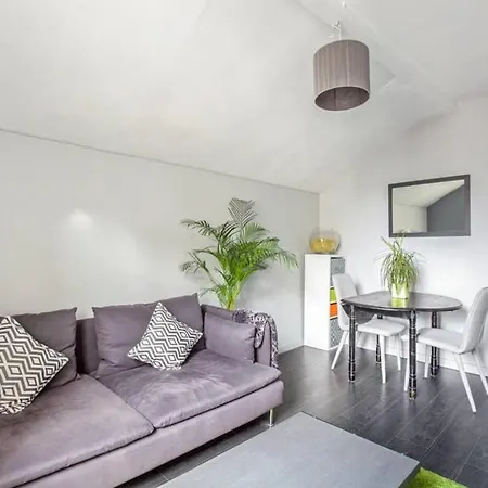 Charming And Colorful In Batignolles Apartament Paryż